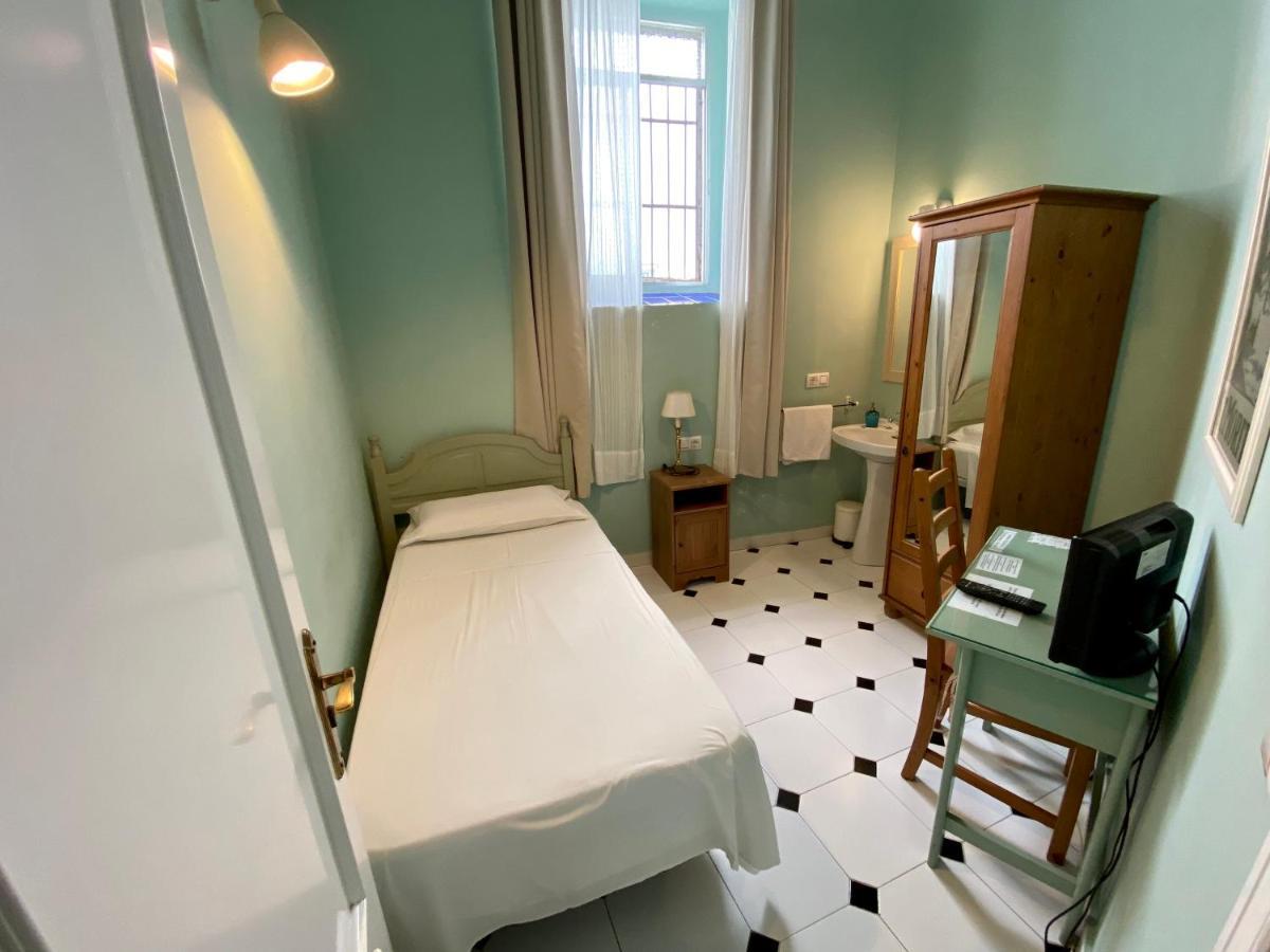 Chambre Simple avec Salle de Bains Commune